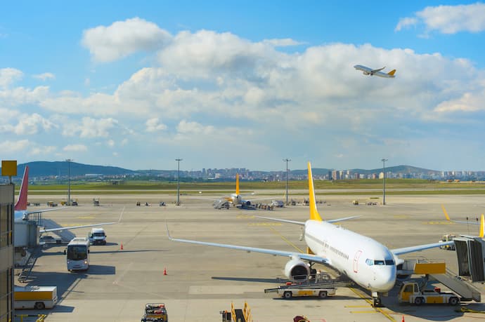 pista de aeropuerto durante el día